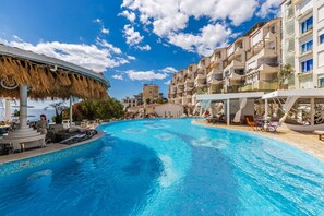 Pool - Serenity by the Sea Duplex | Bougainville Resort by PikHost (Sarandë)