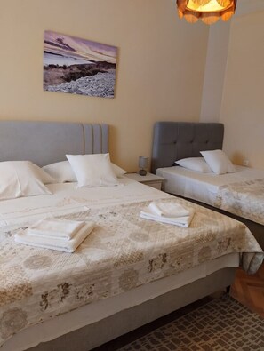 3 slaapkamers, een strijkplank/strijkijzer, wifi, beddengoed