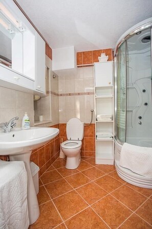 Hair dryer, towels - Holiday Home Katica in Okrug Gornji (Okrug Gornji)