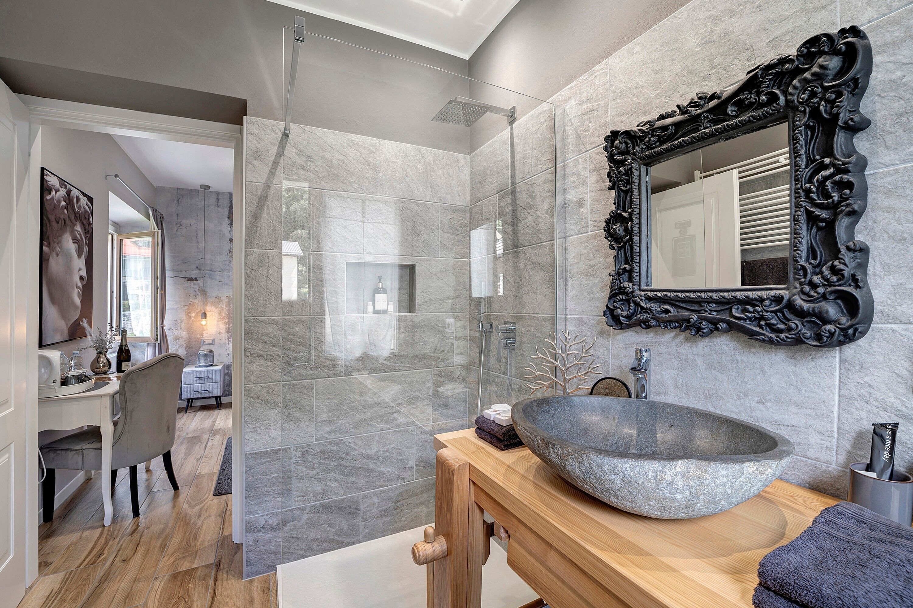 Shower, hair dryer, towels