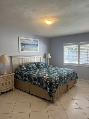 Room - Walk to Beach! Private Heated 3 bedroom Pool Home (Naples)