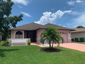 Exterior - Walk to Beach! Private Heated 3 bedroom Pool Home (Naples)