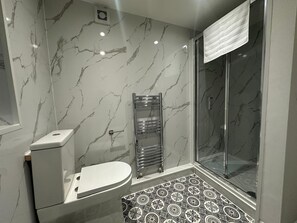 Bathroom - Wilmot stays London (London)