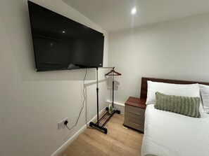 1 bedroom, iron/ironing board, free WiFi, bed sheets - Wilmot stays London (London)