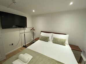 1 bedroom, iron/ironing board, free WiFi, bed sheets - Wilmot stays London (London)