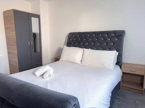 Family Friendly 3BR House | Sleeps 5