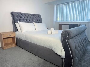 3 bedrooms, WiFi, bed sheets - Family Friendly 3BR House | Sleeps 5 (Stockton-on-Tees)