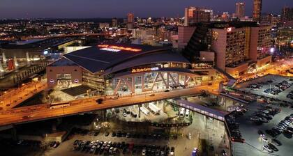 Downtown Condo-Walk to Mercedes-Benz Stadium, State Farm Arena & Free Parking