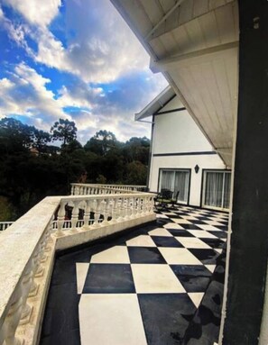 Terrace/patio - Casa Branca do Capivari: The perfect retreat in Campos do Jordão. (Campos do Jordão)