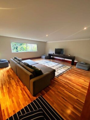 Interior - Casa Branca do Capivari: The perfect retreat in Campos do Jordão. (Campos do Jordão)