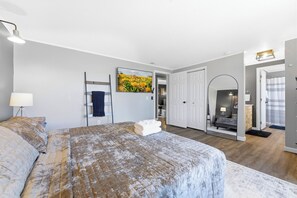 Room - Spacious 5-bedroom home with Hot Tub! 5 Minutes to Wisp! Pool and Gym Access! (Accident)