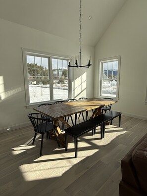 Dining - White Mountains Golf & Ski House located at Owl's Nest Resort & Spa. (Thornton)