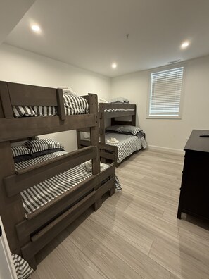 Room - White Mountains Golf & Ski House located at Owl's Nest Resort & Spa. (Thornton)