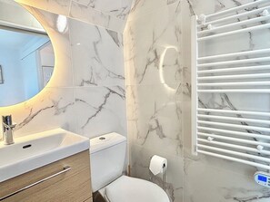 Hair dryer, towels - Bright Studio: Seafront, Balcony & Parking (Villers-sur-Mer)