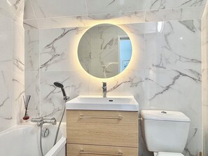 Hair dryer, towels - Bright Studio: Seafront, Balcony & Parking (Villers-sur-Mer)