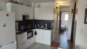 Private kitchen - Apartment with Pool and Parking in Le Barcarès (Le Barcarès)