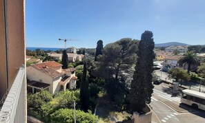 Property grounds - Bright studio, 300m from beach with balcony (Fréjus)