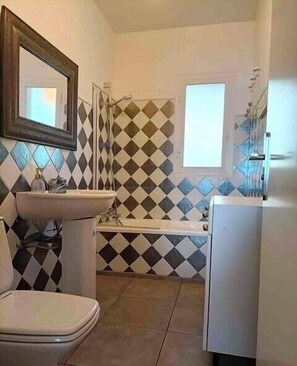 Hair dryer, towels - Apartment with Panoramic Sea View (Ajaccio)
