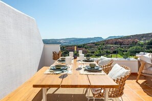 Outdoor dining - Vrbo Property (Casares)