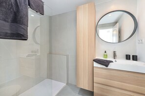 Bathroom - Vrbo Property (Casares)