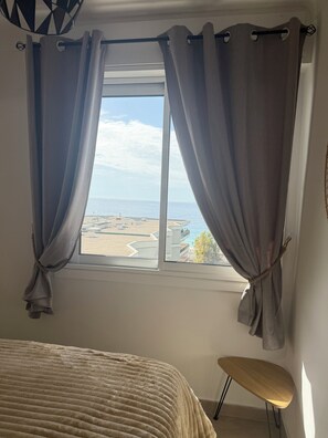 2 bedrooms, iron/ironing board, internet, bed sheets - BEAUTIFUL STUDIO SLEEPS 4 SEA VIEW CANNES (Cannes)