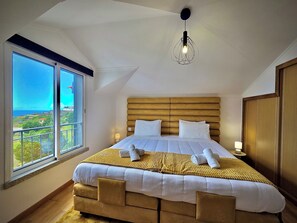 3 bedrooms, iron/ironing board, travel cot, free WiFi - Savana Desert View Apartment – ​​Sea View Super King Bed Private Parking Sleeps 7  (Caniço)