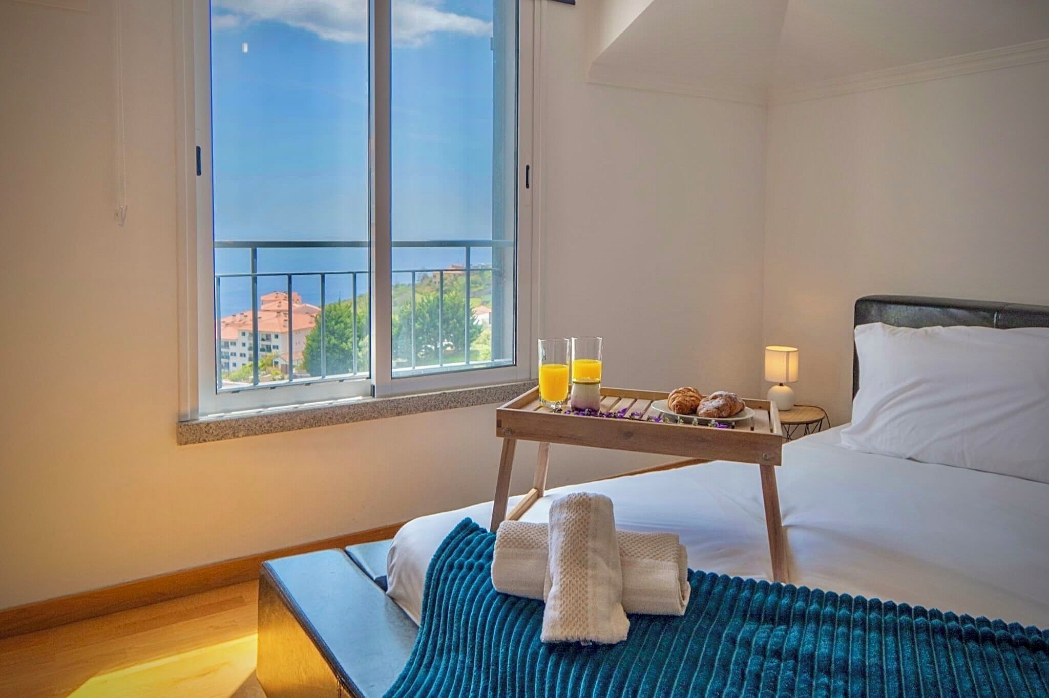 3 slaapkamers, een strijkplank/strijkijzer, reisbedje, gratis wifi