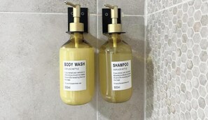 Bathroom amenities - Reset Hotel Coworking Cafe (Cali)