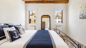 1 bedroom, free WiFi, bed sheets - Queen Home Monica - One Bedroom Apartment, Sleeps 5 (Chioggia)