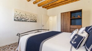 1 bedroom, free WiFi, bed sheets - Queen Home Monica - One Bedroom Apartment, Sleeps 5 (Chioggia)