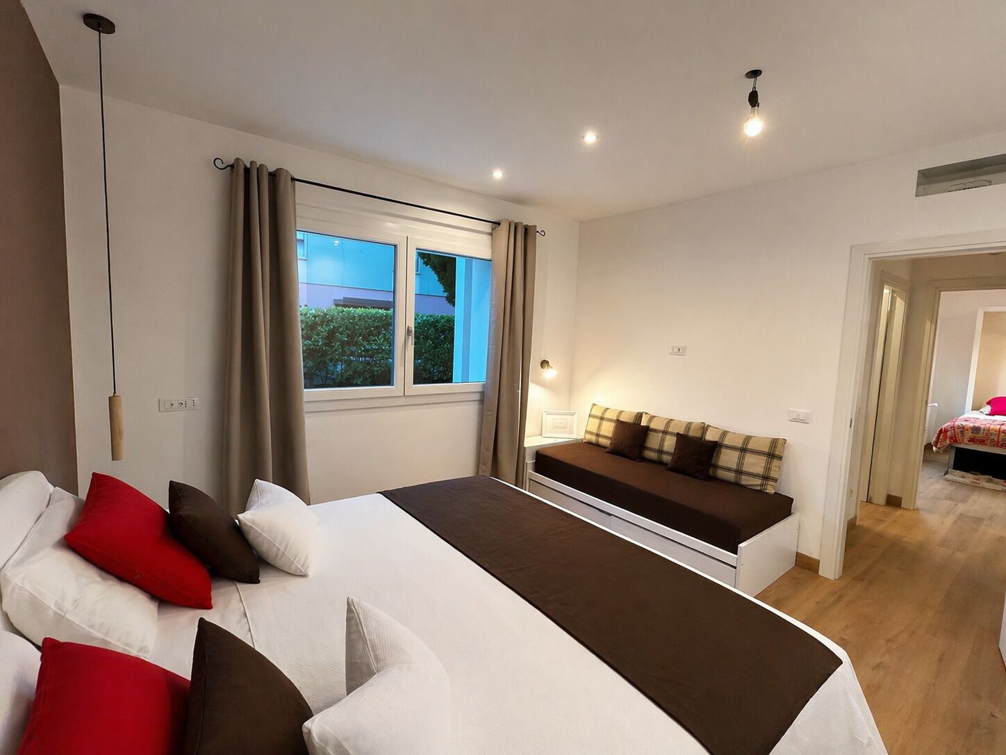 2 chambres, fer et planche à repasser, Wi-Fi, draps fournis