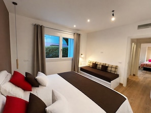 2 habitaciones, tabla de planchar con plancha, wifi y ropa de cama 