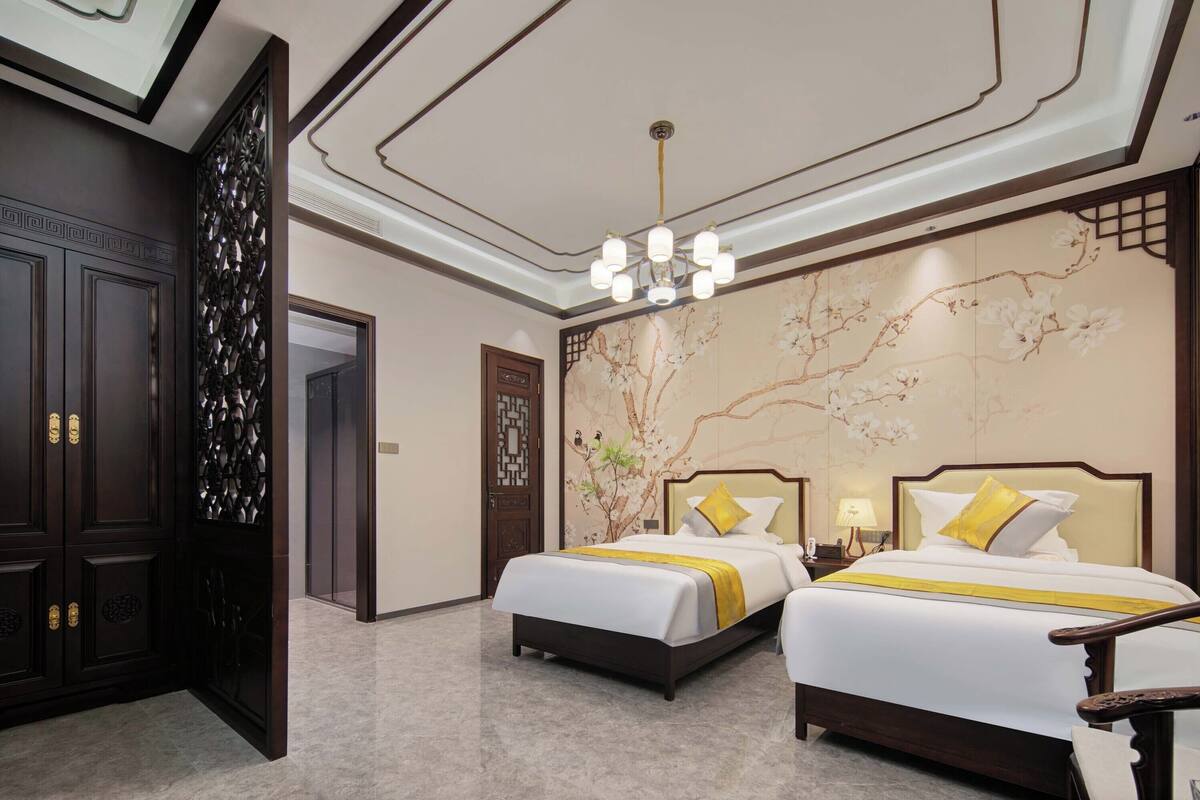 Phòng 2 giường đơn tiện nghi đơn giản, quang cảnh vườn | Minibar, bàn, khu vực làm việc phù hợp cho laptop, màn/rèm cản sáng 
