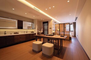 Luxury Suite, Garden View | Minibar, desk, laptop workspace, blackout curtains - Shicang Yunshu - Ancient City Wall Side (Datong)