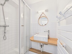 Shower, hair dryer - Sea view for 6 with garden, 150m from the beach (Arzon)