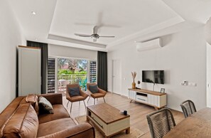 Smart TV, books - Luxury New 2BR Apartment near Blue Bay Beach, 20m Pool, Sleeps max 4 (Sint Michiel)