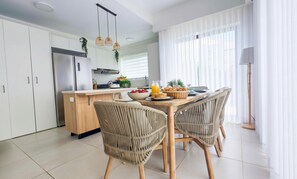 Dining - Villa Moderna con Piscina Privada en VIstaCana (Punta Cana)