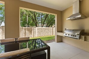 Outdoor dining - Chic 3BR Retreat, Patio with BBQ, all suites (Four Corners)