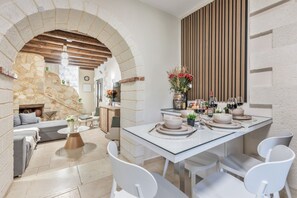 Dining - Villa “Neriana - Garden Paradise” with Mountain View, Wi-Fi and Air Conditioning (Chania Town)