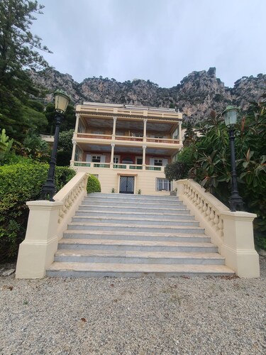 Studio in belle époque villa in the golden triangle