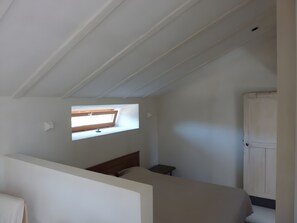 Room - Apartment 'La Terrasse' with Mountain View and Wi-Fi (Patrimonio)