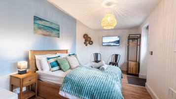 Iron/ironing board, bed sheets