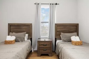 3 Schlafzimmer, Schreibtisch, Bügeleisen/Bügelbrett, WLAN