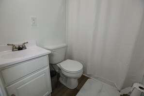 Bathroom - Charming 3BR Retreat in Lebanon Patio, Parking & Comfort (Lebanon)