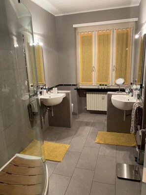 Bathroom - QuickHome - Two Palms (Biella)