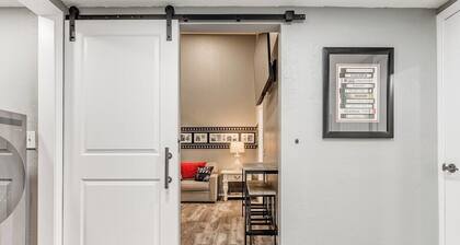 Downtown Historic Apt. Sleeps 4. Wi-fi. Pets OK!