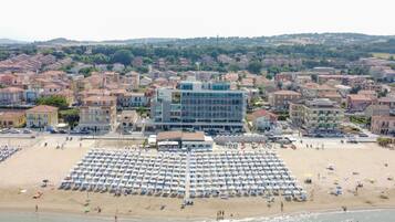 Una spiaggia nelle vicinanze, teli da spiaggia