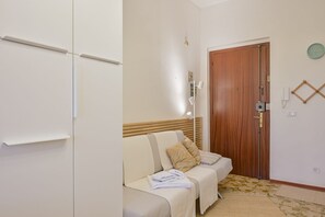 Interior - Cozy 45 sqm apartment, perfect for three people, located on the first floor of a building without an elevator.The property is located in Luni Mare, a small town nestled between Liguria and Tuscany, nestled in a well-served area. The Sarzana train station (Luni)