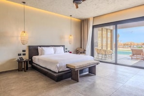 Junior suite, balkon | Een kluis op de kamer, verduisterende gordijnen, gratis wifi