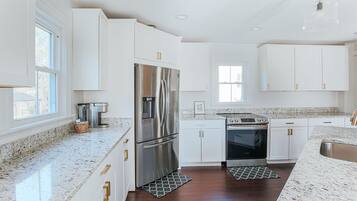 Coffee/tea maker, fridge, microwave, oven